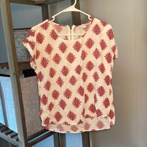 Womens short sleeve tee shirt. Size M